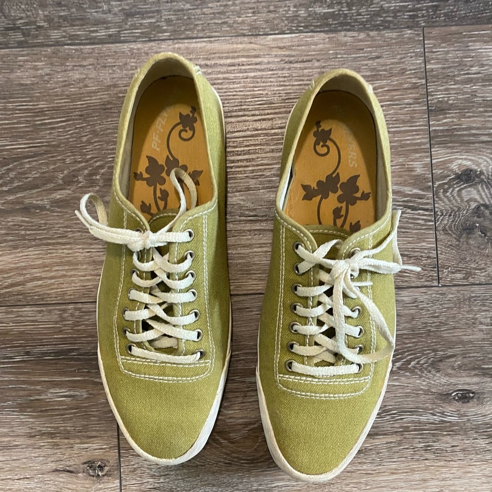 Women’s shoes size 7